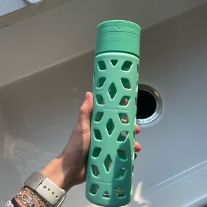 lululemon water bottle DISCONTINUED